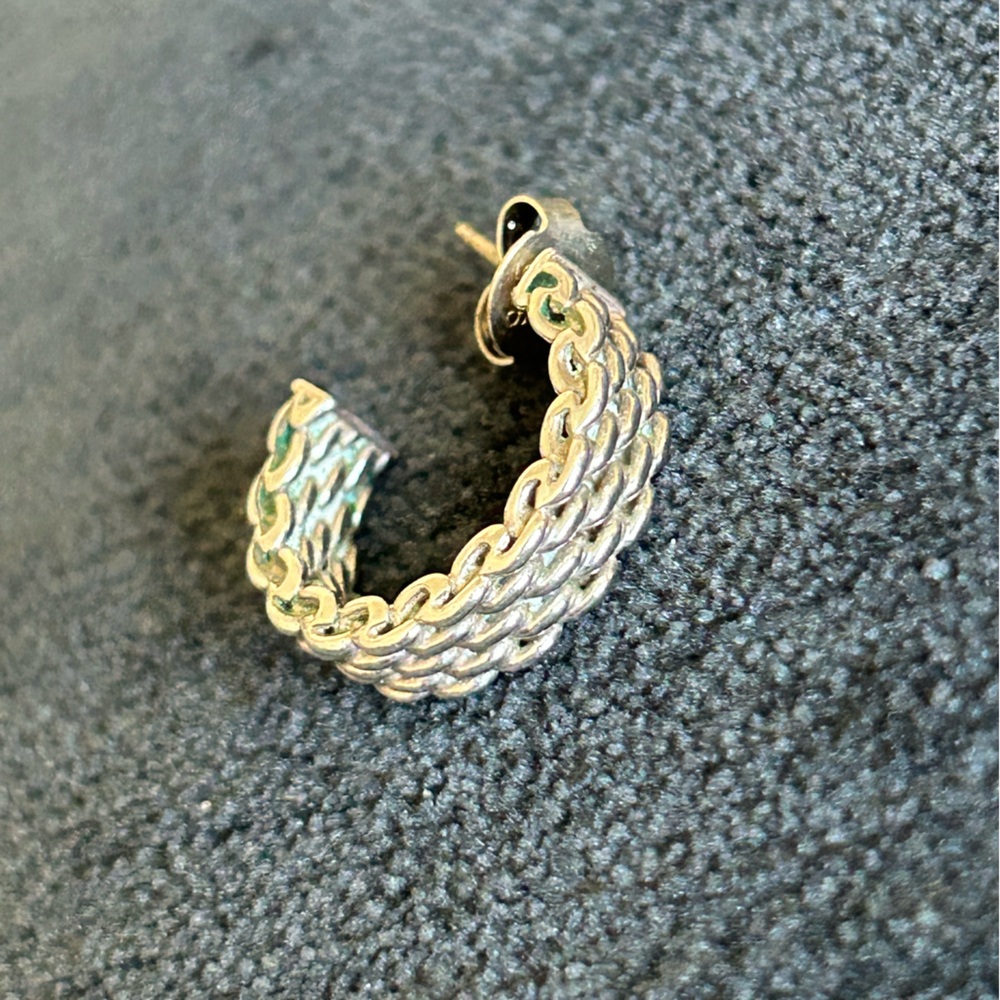 1 single Tiffany & Co somerset mesh earring